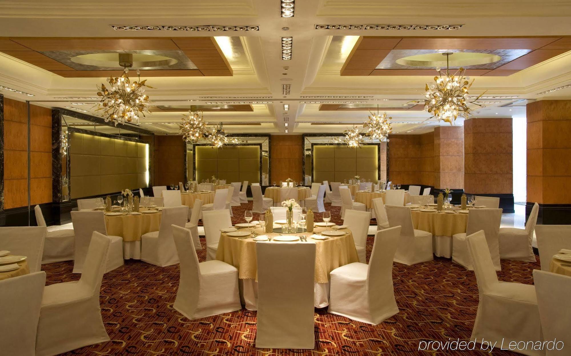 Taj Club House Hotel Ченай Ресторант снимка